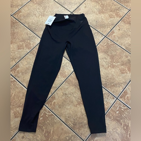 Gymshark Pants - NWT Gymshark elevate leggings